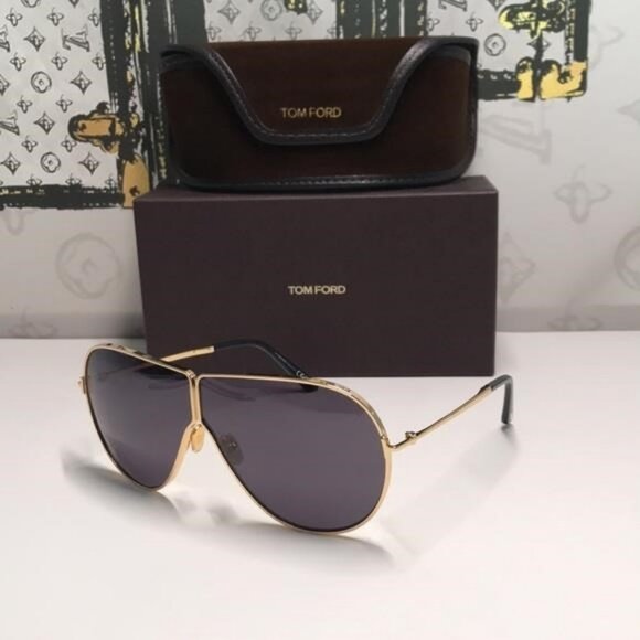 NEW AUTHENTIC Tom Ford Gold and Black Women\'s Sunglasses TF1158 30A main image 7